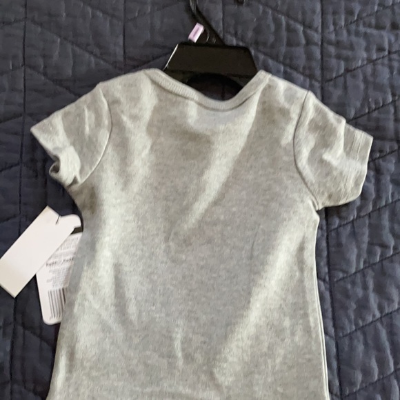 Baby onesie 9 months - Picture 2 of 4